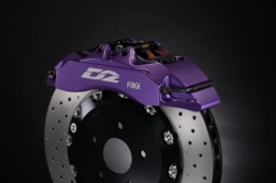 Přední brzdový kit D2 Racing pro Saab 9-3 1.8T (02-12), 6-pístkové brzdiče, pevné kotouče 330x32mm