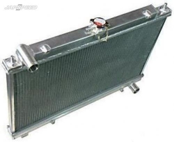 Hliníkový závodní chladič Japspeed Nissan 200SX S14/S15 SR20DET (95-02) 42mm