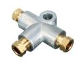 Téčko s výstupy 3x trubka 3/16" (4,75mm) se závity M10 x 1.0 s držákem